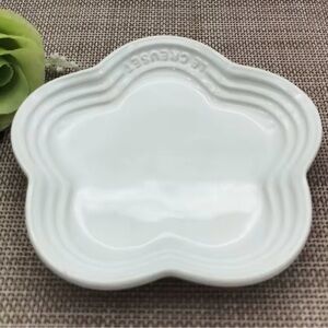 Le Creuset Stoneware Flower Petal Scalloped Trinket Dish Plate Tray